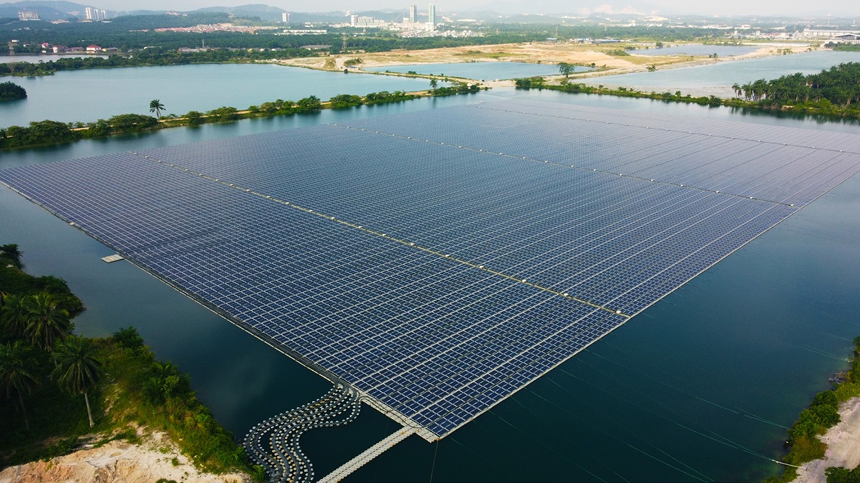 A 13MW floating solar project at a lake in Malaysia. Image Sungrow Floating.