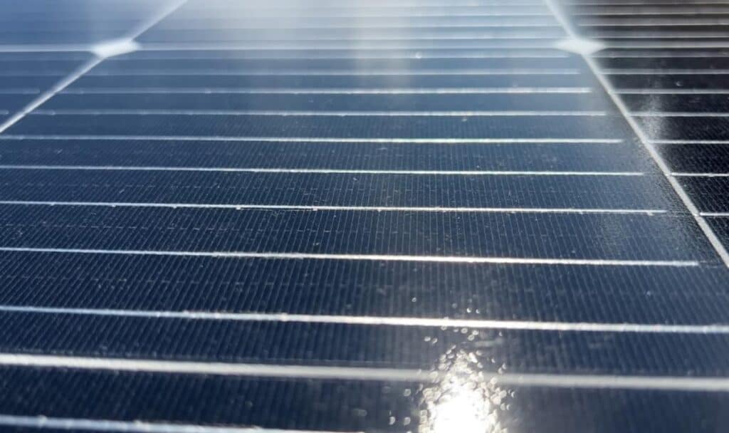 ตัวอย่างแผงโซล่าเซลล์ใช้ในโรงงานแบบ Monocrystalline