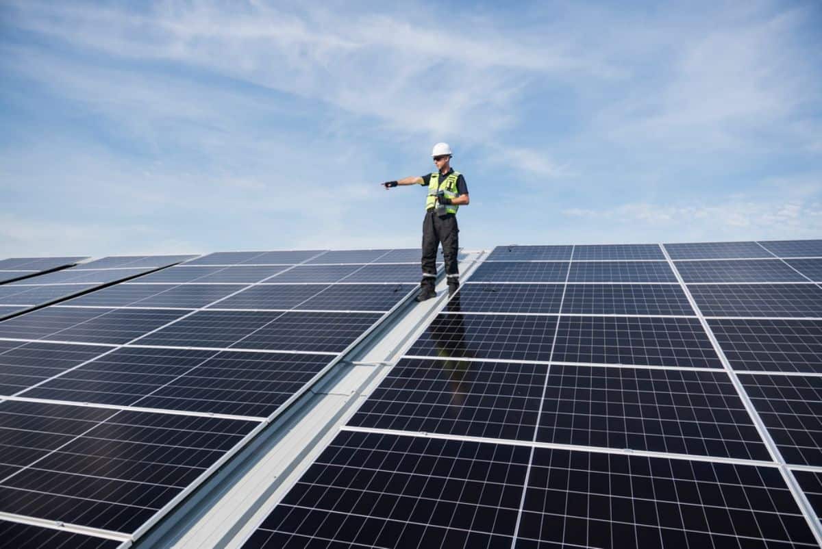 องค์กรติดตั้งและดูแลอายุการใช้งานแผงโซล่าเซลล์