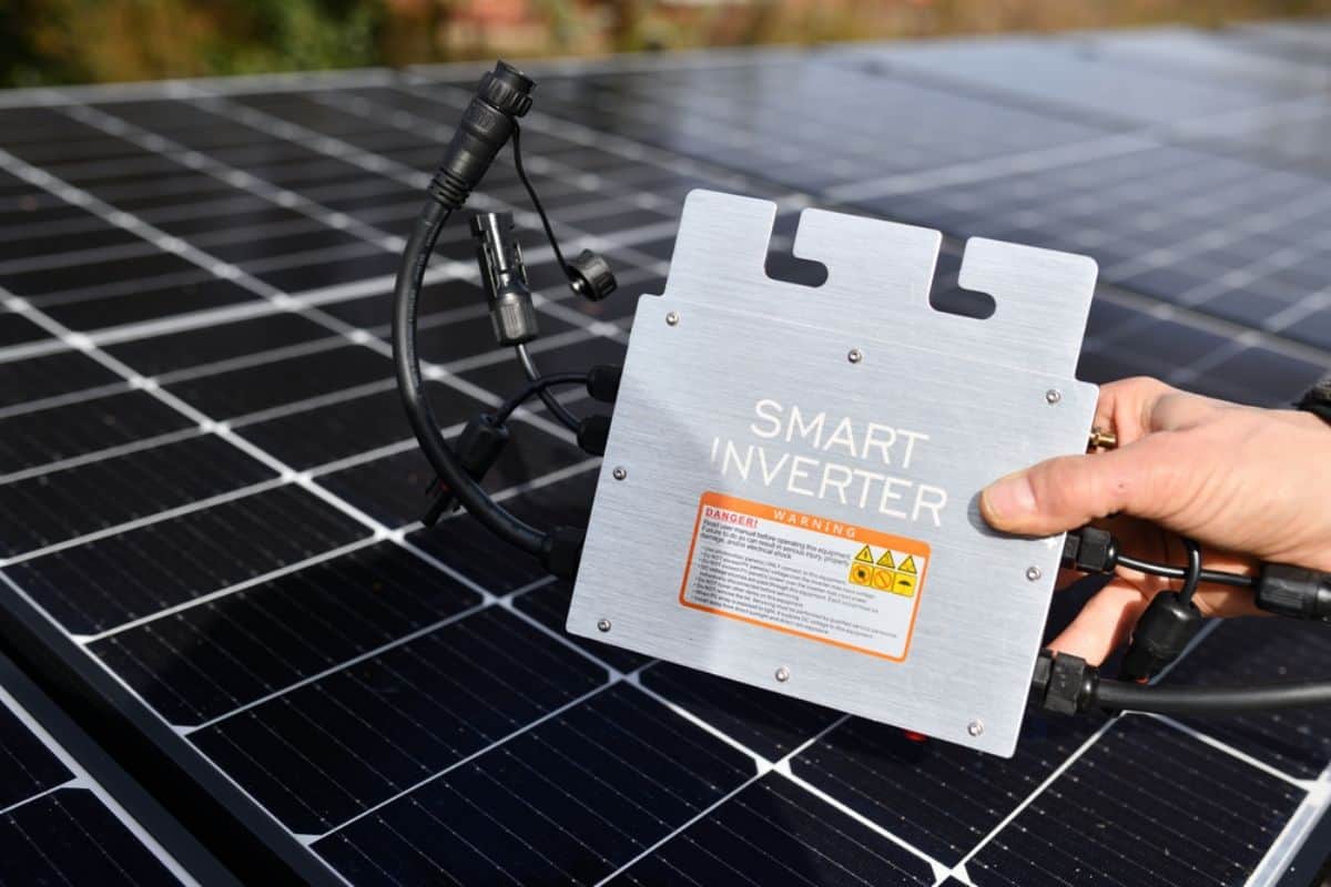 ไมโครอินเวอร์เตอร์ (Micro Inverter) ติดตั้งแยกรายแผงบนหลังคา